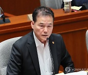 통일장관 "실질적 성과 없는 남북정상회담 추진 생각 없다"