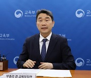 이주호 “추모제 참석 교사들, 신분상 불이익 없다”