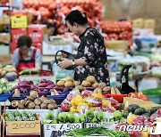 농산물값 뛰며, 8월 물가 3%대 상승