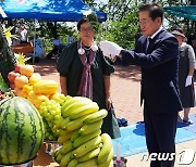 신녕지구전승비 호국영령 위령제서 분향하는 최기문 영천시장