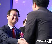 이정식 고용노동부 장관, 제27회 직업능력의 달 기념식 시상