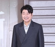 송강호, 제28회 부산국제영화제 '올해의 호스트' 활약…"어려울 때 돕겠다"