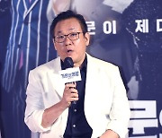 [포토] 답변하는 정용기 감독