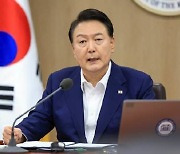 尹 “김정은 집권이후 北경제 최악… 체제 불안정 심화될 것”