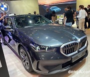 [iaa]BMW·메르세데스 하이브리드 맞대결… 5시리즈 성능·크기↑