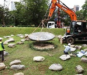 서울시, ‘강제추행 유죄’ 임옥상作 6점 철거… 작품 존치 놓고 곳곳서 고심 [인사이드&인사이트]