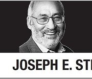 [Joseph E. Stiglitz] Extreme inequality a fertile ground for retreat of democracy