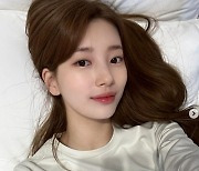 수지, 청순 여신의 ‘심쿵’ 셀카…패딩 입고 뽐낸 9등신 비율[M+★SNS]