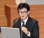 한동훈 “가짜뉴스 처벌 안 받으니 ‘남는 장사’…책임 묻겠다”