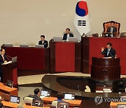 답변하는 한덕수 국무총리