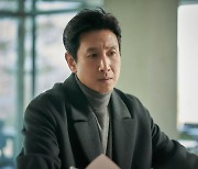 데뷔 24년차 이선균, 인생작 하나만 꼽기 힘든 독보적인 매력 [TEN스타필드]