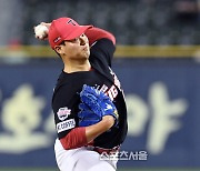 [포토]역투하는 KIA 김유신