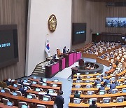 외교정책 공방..."훨씬 안전해졌다" vs "착각 아냐?"