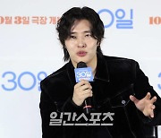 [포토]강하늘, 작품자랑은 웃음끼 싹 빼고