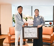 "IOC 위원 도전 응원" KLPGA 김정태 회장, 박인비 격려