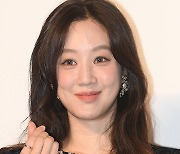 정려원 ‘매력 미소와 손하트’ [MK포토]