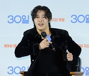 강하늘, 마이크가 왜 거기서 나와? [SE★포토]