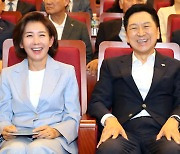 나경원 '지나간 얼굴' 지적에 "지역 현안도 與중진이 더 해결하기 좋다"