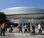 [포토]콘서트 도중 화재로 시민들 대피