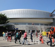 [포토]콘서트 도중 화재 발생으로 시민들 대피 훈련