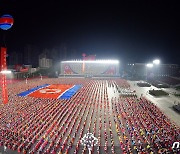 9·9절 열병식 앞둔 북한…김일성광장에 붉은색 물결 절정