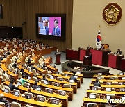 한총리 "한전 대책없으면 부도…전기요금 조정 신중히 검토돼야"