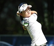 상금 1위 이예원, KLPGA '메이저' KB 금융 첫날 공동 선두 출발