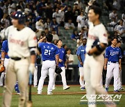 [포토] 삼성 오승환 '연장 11회 끝내기 안타 허용'