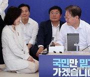 [포토] 김은경 전 혁신위원장 만난 이재명 대표