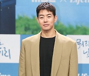 [포토] 이상윤, '빈틈없이 깔금'