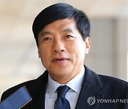 “윤석열 사단 전두환의 하나회” 이성윤, 조국 행사서…尹 직격