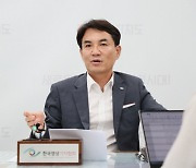 ‘홍범도 장군 흉상 이전’ 논란, 김진태 지사에게도 ‘화살’