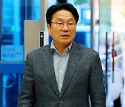 '비방 현수막' 무단 철거한 강기정 광주시장, 경찰 조사 받아