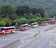 잼버리 전세버스비 한 달째 안 줘…"월급날 어쩌냐" 업체들 부글