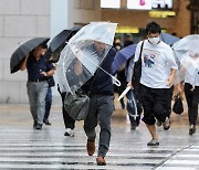 "느린데 무섭다" 바짝 긴장한 일본…태풍 '윈욍' 상륙 임박