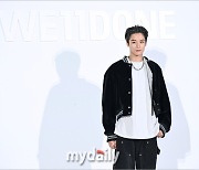 [MD포토] 더보이즈 주연 '샤프한 시선'