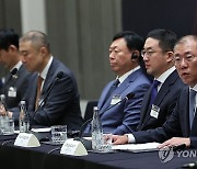 한·인니 비즈니스 라운드 테이블 환영사하는 정의선