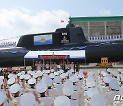 北 '전술핵공격잠수함' 공개… 김정은 "해군 핵무장화 미룰 수 없어"(종합)