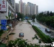 태풍 하이쿠이, 중국 광둥성·홍콩 할퀴어…"관측 이래 최악 폭우"(상보)