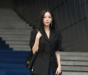 세리, 내 다리가 예쁘잖아