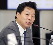 '동성 강제추행' 혐의 김병관 前 의원, 1심서 징역형 집행유예