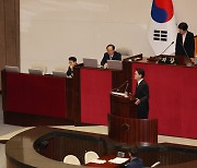 안민석 “사과 기회 주겠다”… 한동훈 “윤지오로 공익제보 무너뜨려” 대정부질문서 격돌