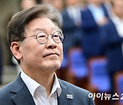 檢 '가짜인터뷰' 수사 본격화…이재명 '단식 리더십' 흔들