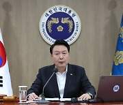 尹 지지율 33%…민주당 지지율 크게 올라 34%, 국힘과 동률 [한국갤럽]