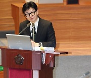 안민석 “출마하나” 한동훈 “의원님은 하나”…국회 설전