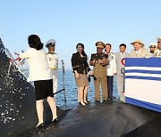 리설주 대신 신형잠수함 ‘탯줄 자른’ 최선희… ‘확고한 권력’ 시사