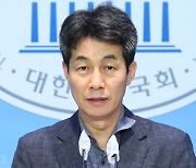 윤건영, ‘文 선친 친일파’ 주장에 “홍범도 흉상 이전 물타기 전술인 듯”