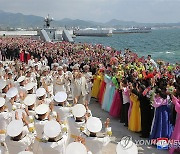 북 "첫 전술핵공격잠수함 건조"…김정은 진수식 참석