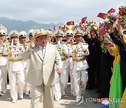 북 "첫 전술핵공격잠수함 건조"…김정은 진수식 참석