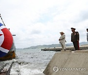 북 "첫 전술핵공격잠수함 건조"…김정은 진수식 참석